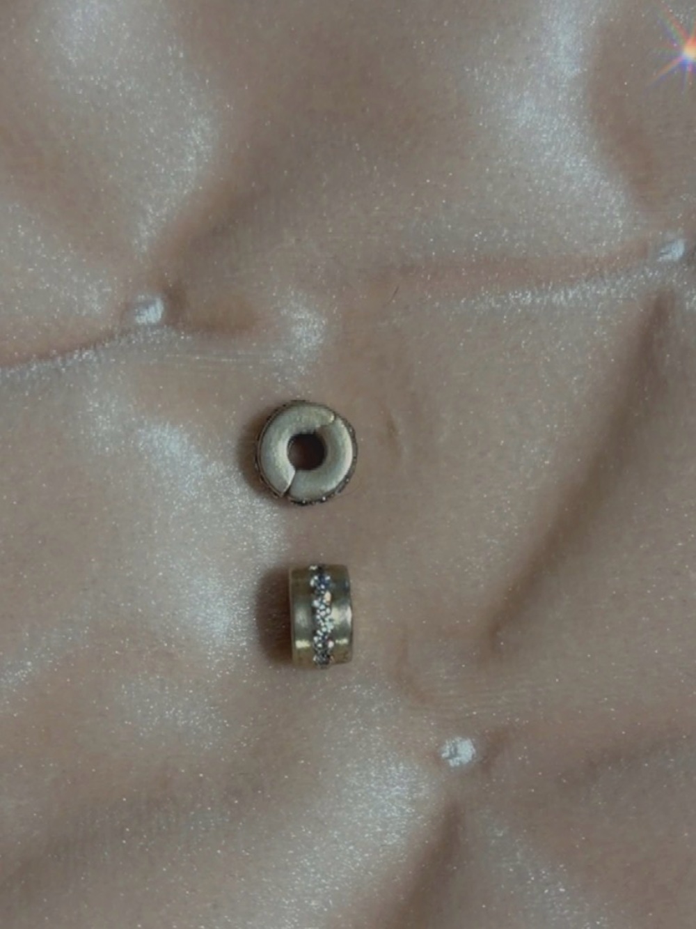Authentic Pandora Sparkling Row Clip
Charm Sterling silver Cubic zirconia.